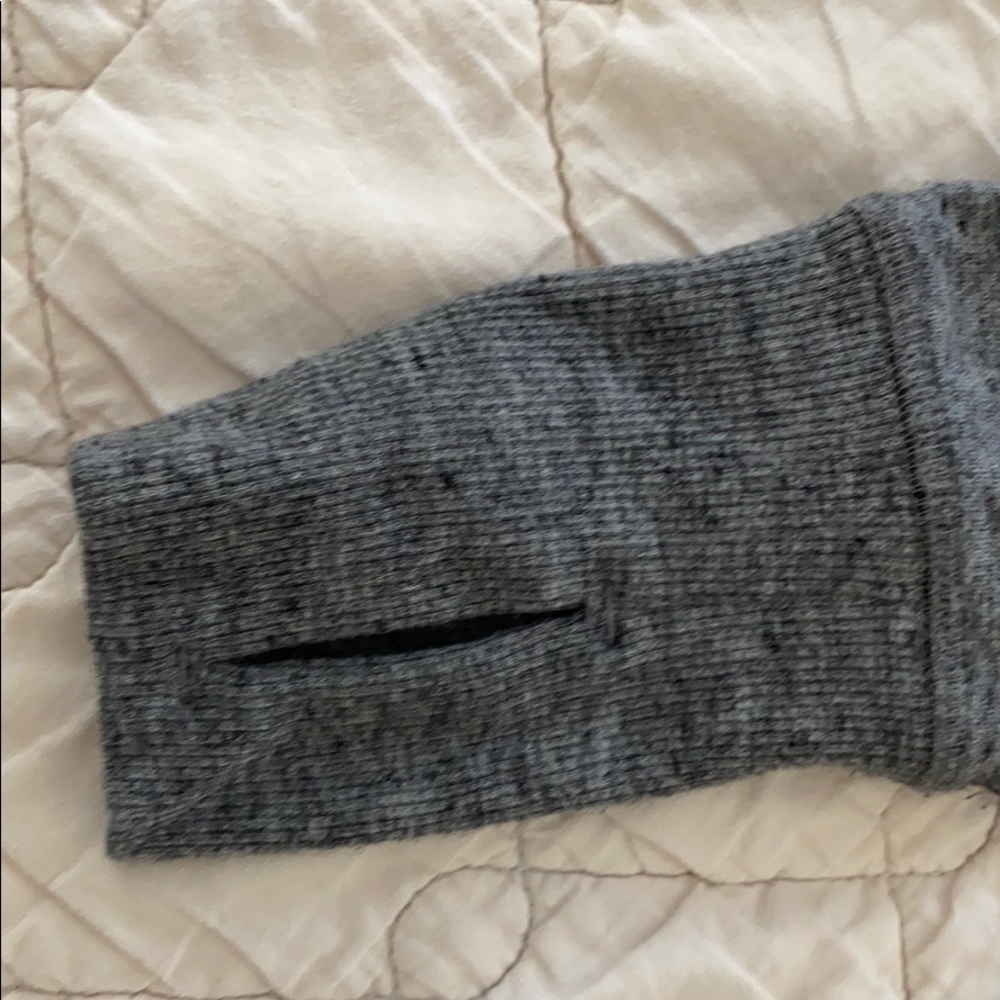 New cardigan sweater flyaway - Picture 4 of 4